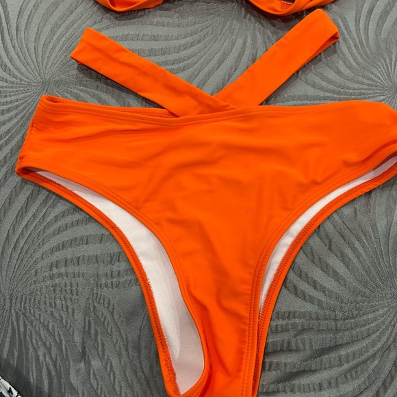 Orange bikini never worn size medium - Picture 6 of 6